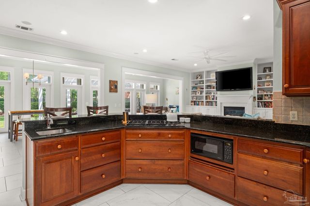 510 Windrose Cir, Pensacola, FL 32507