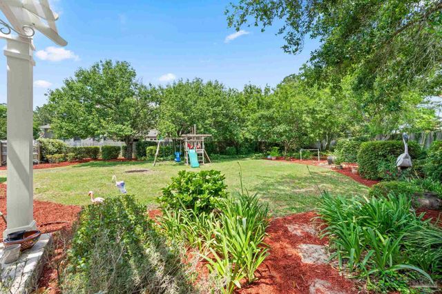 510 Windrose Cir, Pensacola, FL 32507