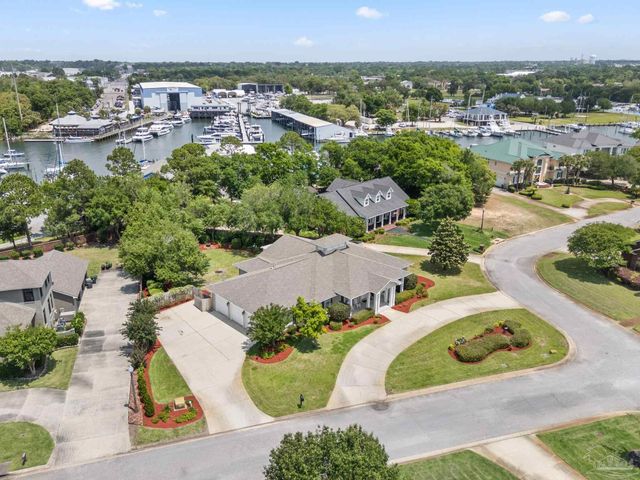 510 Windrose Cir, Pensacola, FL 32507