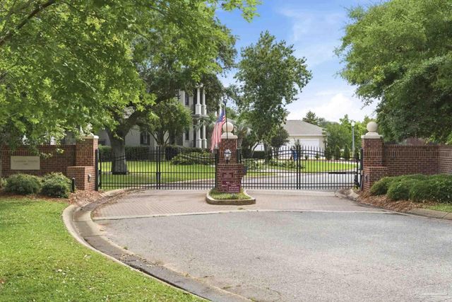 510 Windrose Cir, Pensacola, FL 32507