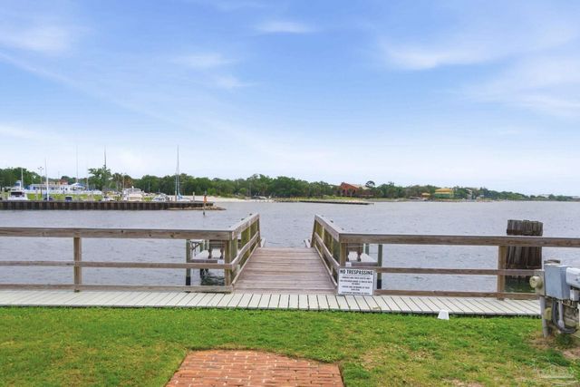 510 Windrose Cir, Pensacola, FL 32507