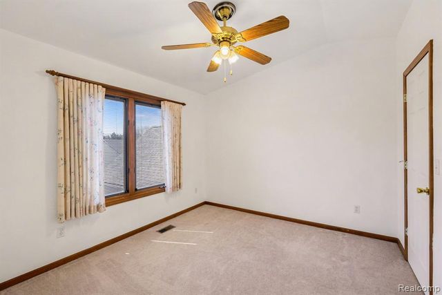 1085 Linda Dr, Davison, MI 48423