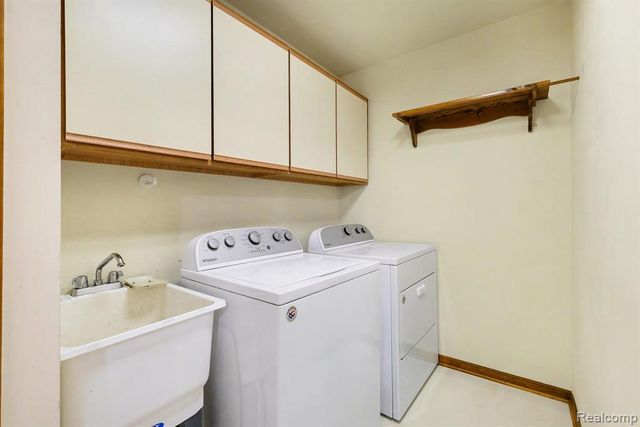 1085 Linda Dr, Davison, MI 48423