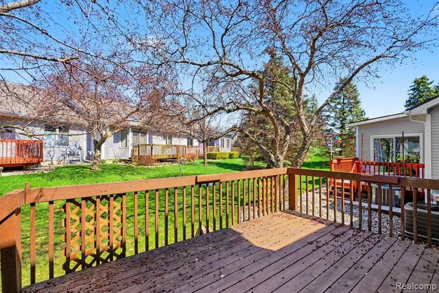 1085 Linda Dr, Davison, MI 48423