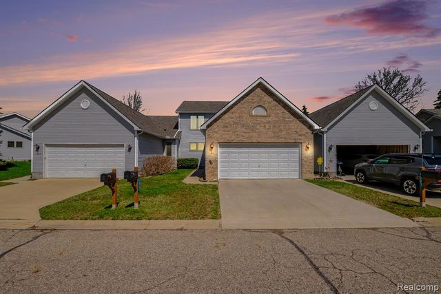 1085 Linda Dr, Davison, MI 48423