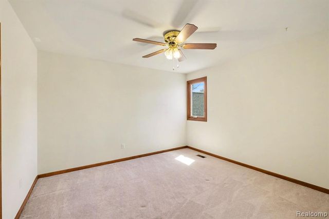 1085 Linda Dr, Davison, MI 48423