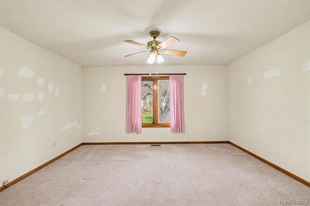 1085 Linda Dr, Davison, MI 48423