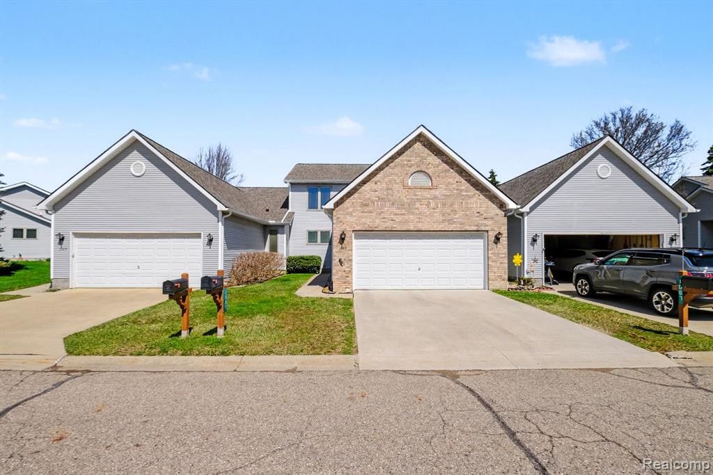 1085 Linda Dr, Davison, MI 48423