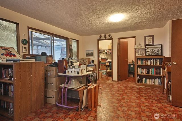 6423 Admiralty Way, Freeland, WA 98249