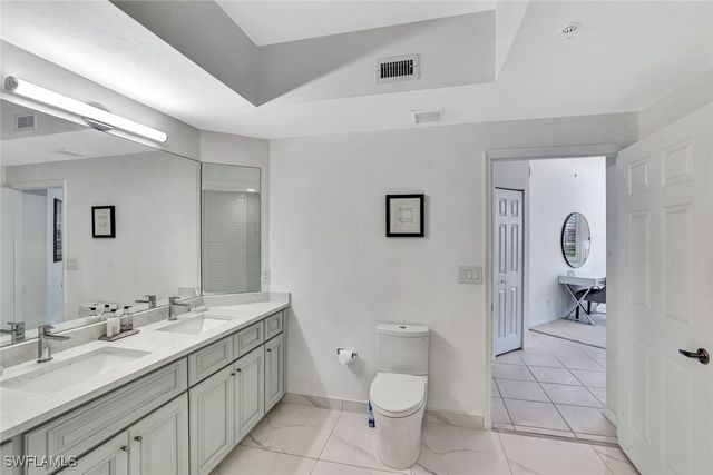 300 L Ambiance CIR 3-105, Naples, FL 34108