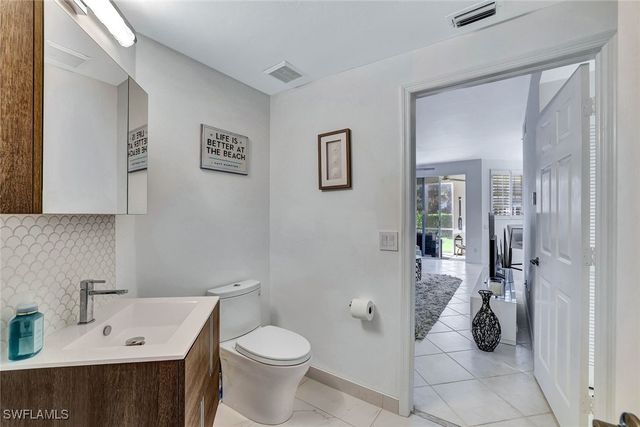 300 L Ambiance CIR 3-105, Naples, FL 34108