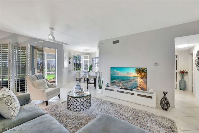 300 L Ambiance CIR 3-105, Naples, FL 34108