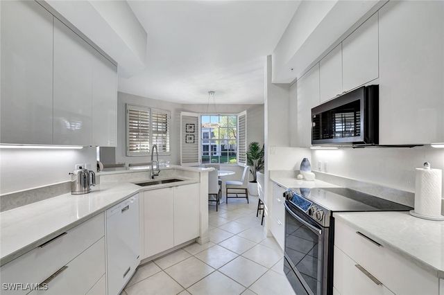 300 L Ambiance CIR 3-105, Naples, FL 34108