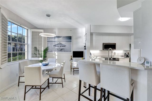 300 L Ambiance CIR 3-105, Naples, FL 34108