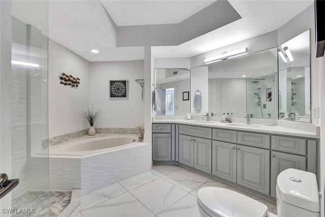 300 L Ambiance CIR 3-105, Naples, FL 34108