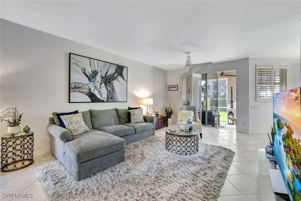 300 L Ambiance CIR 3-105, Naples, FL 34108