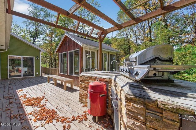 262 Jarvis Road N, Ravena, NY 12143