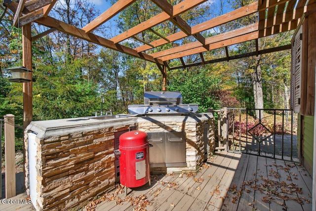 262 Jarvis Road N, Ravena, NY 12143