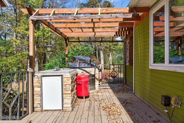 262 Jarvis Road N, Ravena, NY 12143