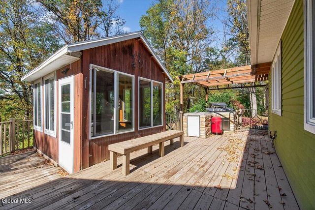 262 Jarvis Road N, Ravena, NY 12143