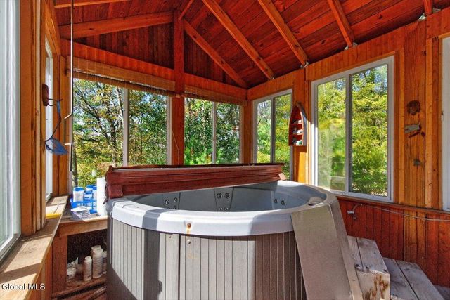 262 Jarvis Road N, Ravena, NY 12143