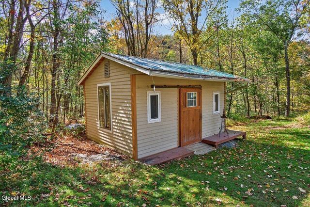 262 Jarvis Road N, Ravena, NY 12143