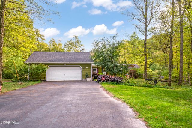 262 Jarvis Road N, Ravena, NY 12143