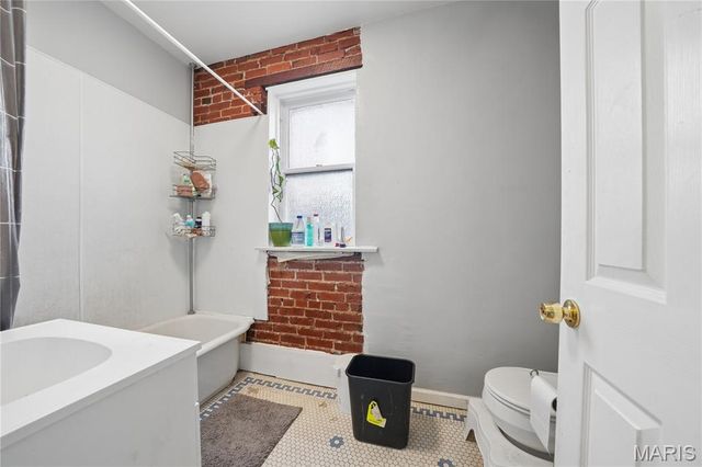 6644 Gravois Avenue, St Louis, MO 63116