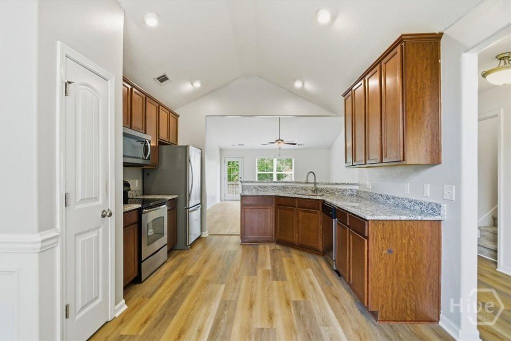 Image 10 of property listing at 406 Plantation Place, Rincon, GA 31326