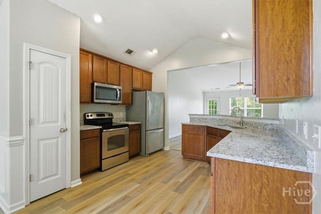 Image 11 of property listing at 406 Plantation Place, Rincon, GA 31326