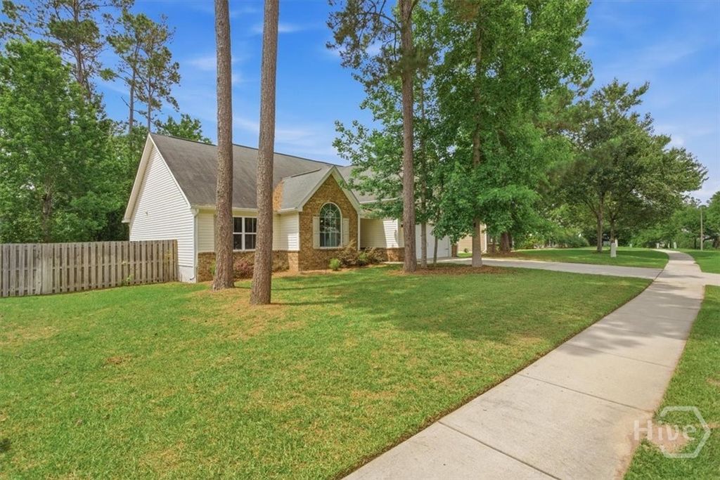 Image 2 of property listing at 406 Plantation Place, Rincon, GA 31326