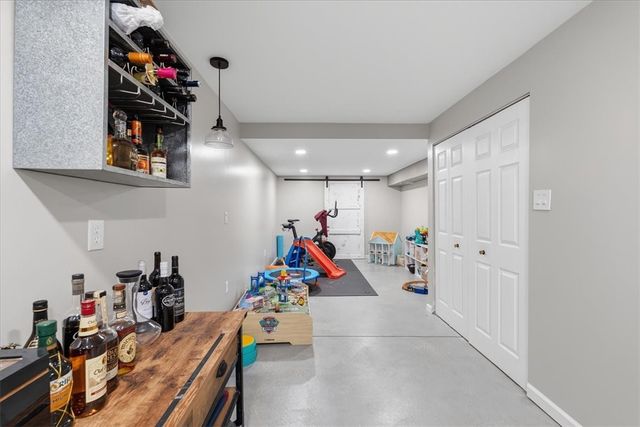 406 Arbor Dr, Adams Twp, PA 16046