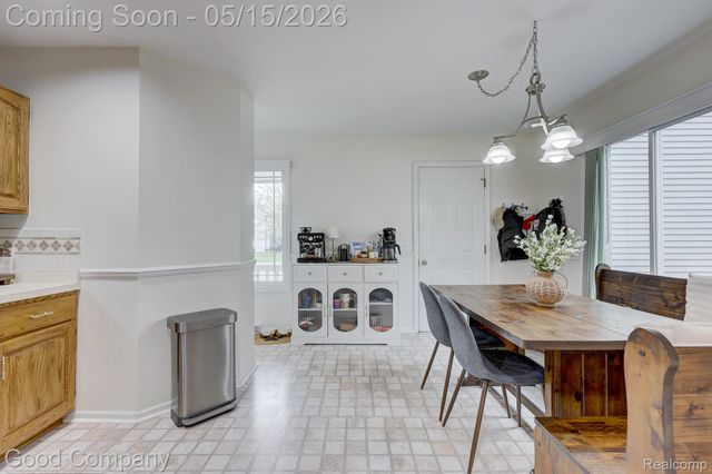 2370 Lansbury Drive, Waterford Charter Township, MI 48329