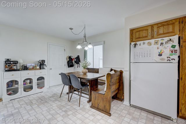 2370 Lansbury Drive, Waterford Charter Township, MI 48329