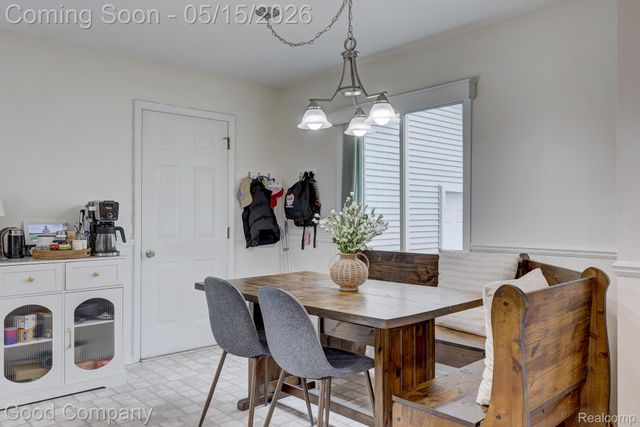 2370 Lansbury Drive, Waterford Charter Township, MI 48329