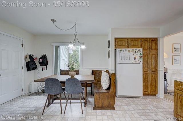 2370 Lansbury Drive, Waterford Charter Township, MI 48329
