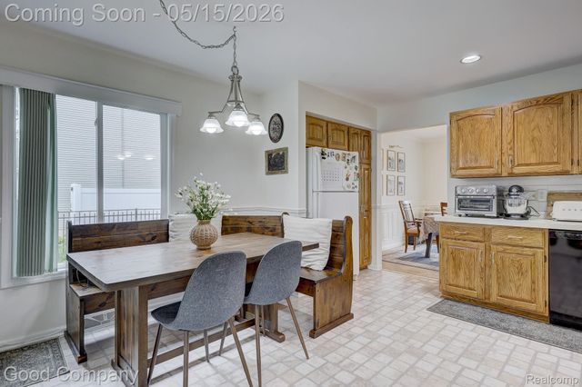 2370 Lansbury Drive, Waterford Charter Township, MI 48329