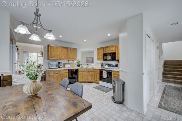 2370 Lansbury Drive, Waterford Charter Township, MI 48329