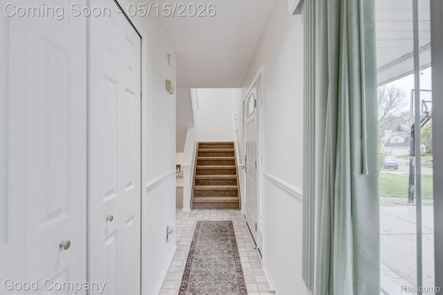 2370 Lansbury Drive, Waterford Charter Township, MI 48329