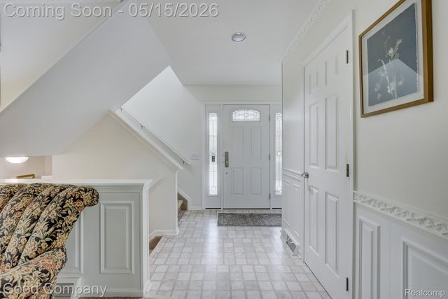 2370 Lansbury Drive, Waterford Charter Township, MI 48329