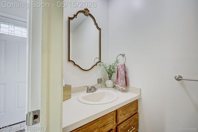2370 Lansbury Drive, Waterford Charter Township, MI 48329