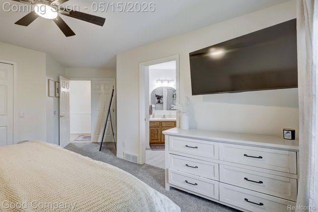 2370 Lansbury Drive, Waterford Charter Township, MI 48329