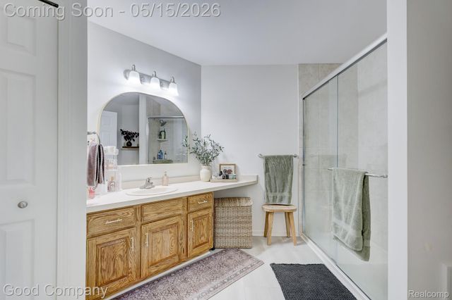 2370 Lansbury Drive, Waterford Charter Township, MI 48329