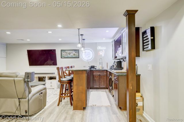 2370 Lansbury Drive, Waterford Charter Township, MI 48329