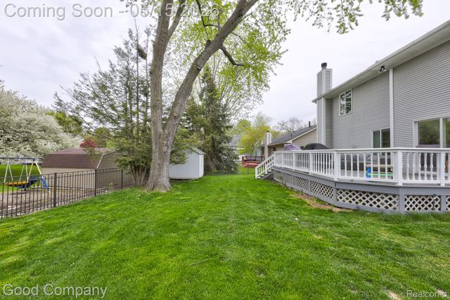 2370 Lansbury Drive, Waterford Charter Township, MI 48329