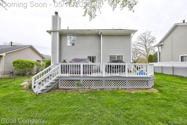 2370 Lansbury Drive, Waterford Charter Township, MI 48329