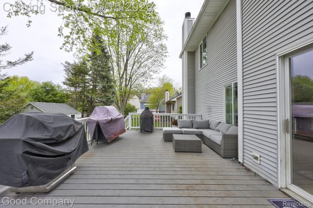 2370 Lansbury Drive, Waterford Charter Township, MI 48329