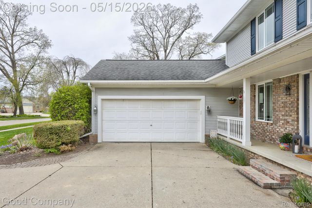 2370 Lansbury Drive, Waterford Charter Township, MI 48329