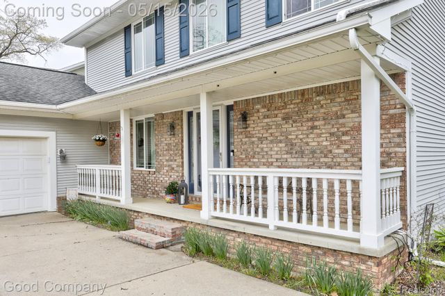 2370 Lansbury Drive, Waterford Charter Township, MI 48329