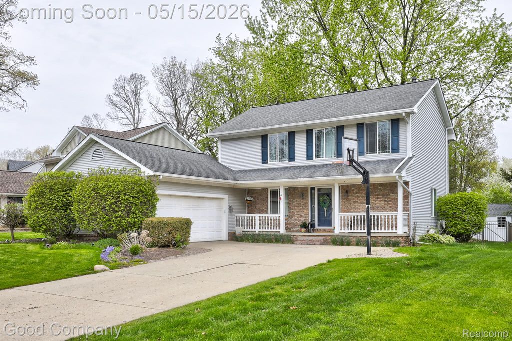 2370 Lansbury Drive, Waterford Charter Township, MI 48329